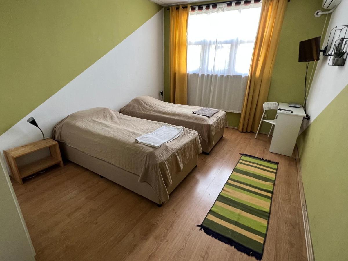 Oleander Rooms & Apartment Софія Екстер'єр фото